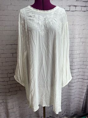 Torrid size 5 white blouse with embroidery